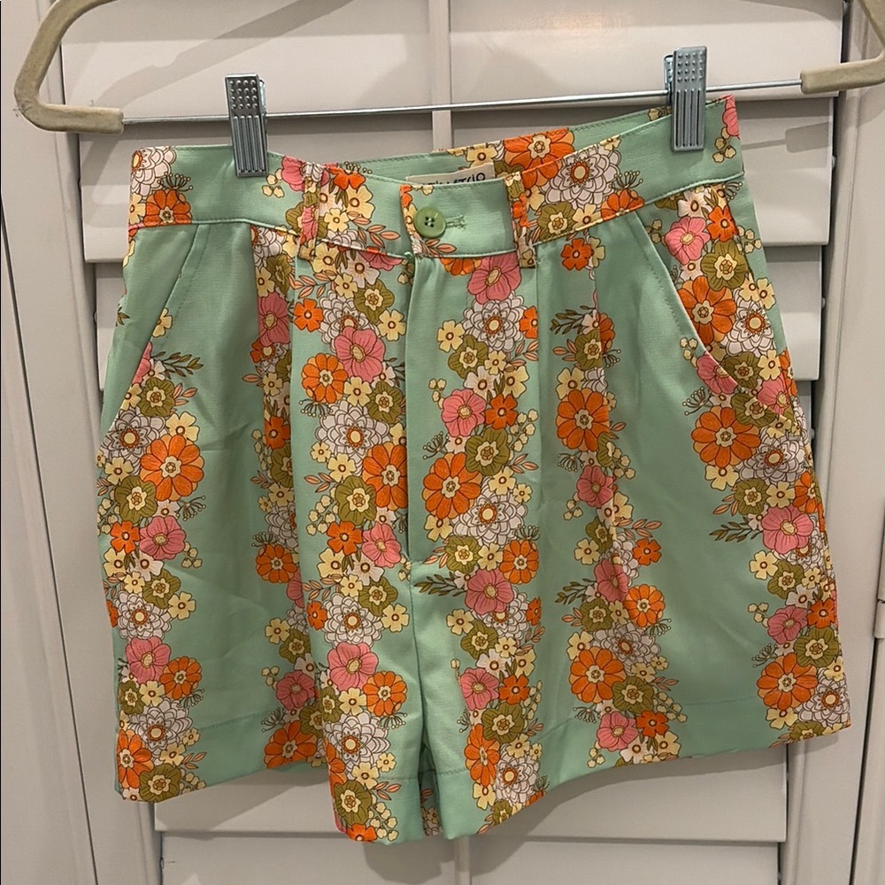 NWT Floral Women's Shorts in Green and Orange